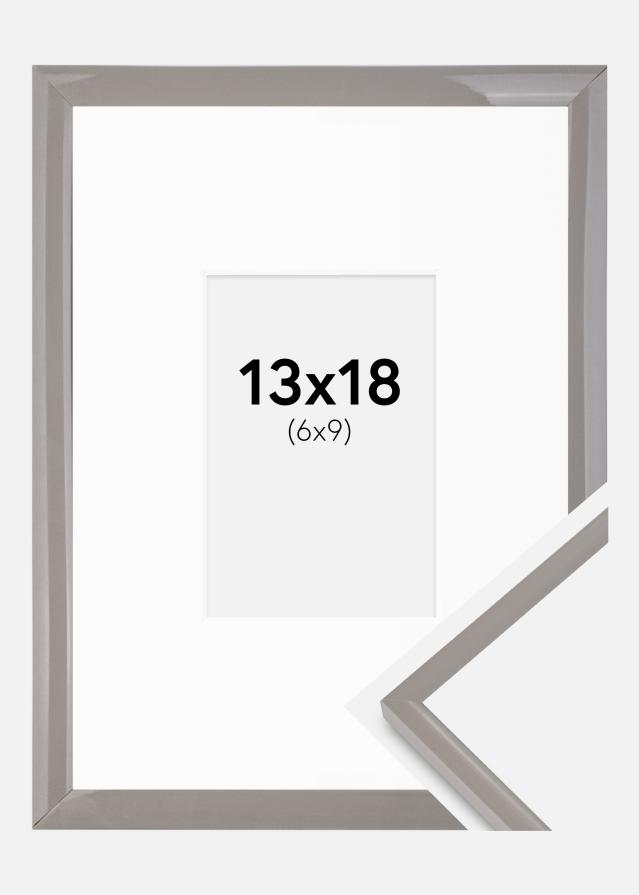 Ram med passepartou Rahmen New Lifestyle erdgrau 13x18 cm - Passepartout Weiß 7x10 cm