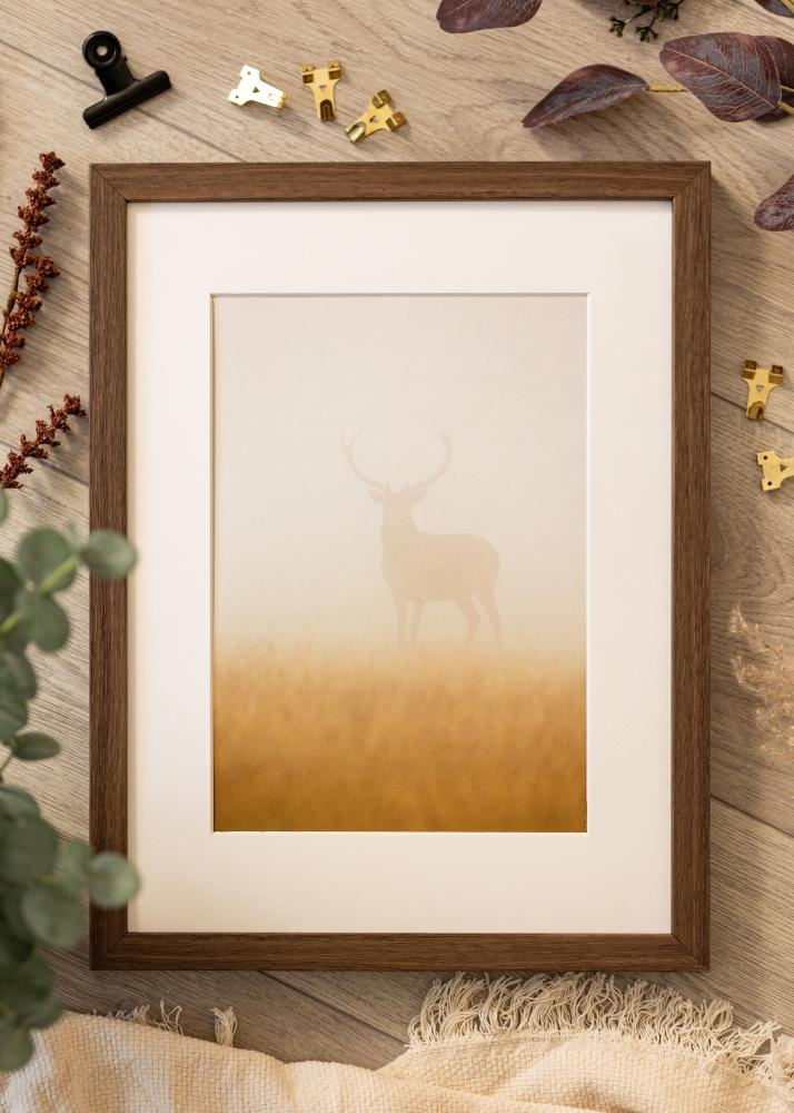 Ram med passepartou Rahmen Hermes Walnuss 70x90 cm - Passepartout Weiß 55x70 cm