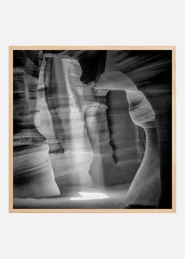Bildverkstad MONOCHROME ANTELOPE CANYON Gorgeous Lightbeam Poster