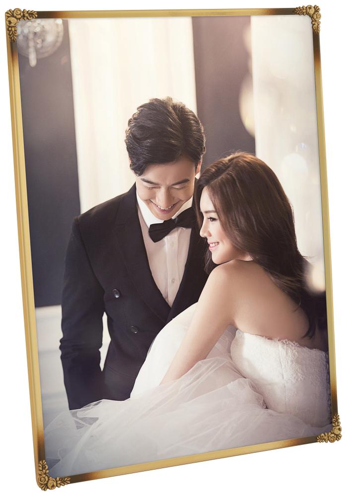 Eiri Kehykset Rahmen Rosen Metall Gold 18x24 cm