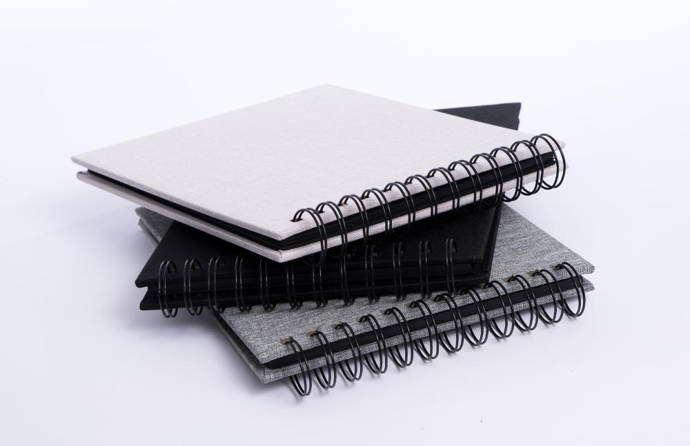 Focus Base Line Canvas Wire-O Schwarz 23x17 cm (40 schwarze Seiten / 20 Blatt)