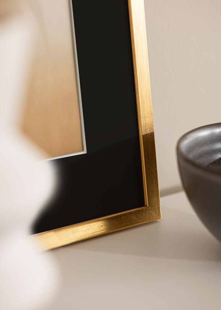 Ram med passepartou Rahmen Edsbyn Gold 30x40 cm - Passepartout Schwarz 8x12 inches