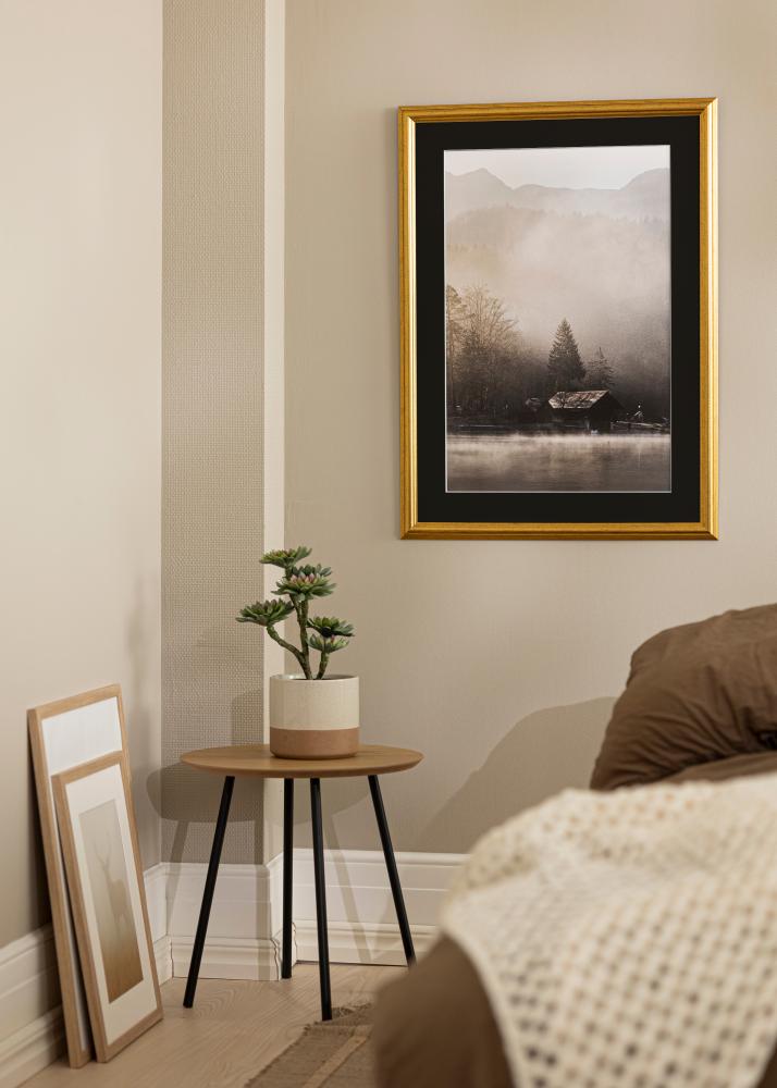 Ram med passepartou Rahmen Västkusten Gold 60x90 cm - Passepartout Schwarz 50x75 cm