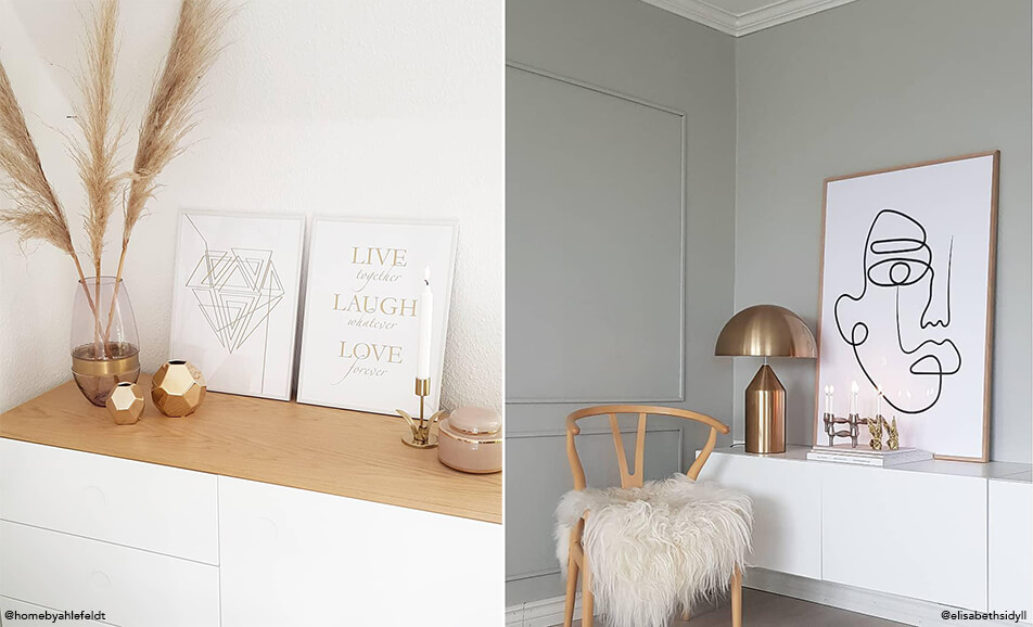 Vardagsrum med ljus inredning och ljusa tavlor